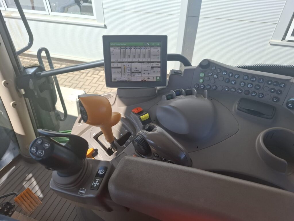 John Deere 6135R - Image 10