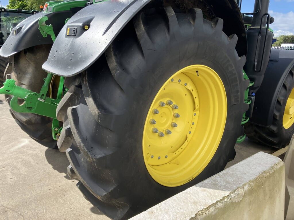 John Deere 6R 215 - Image 18