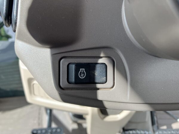 John Deere 6R 215 - Image 30