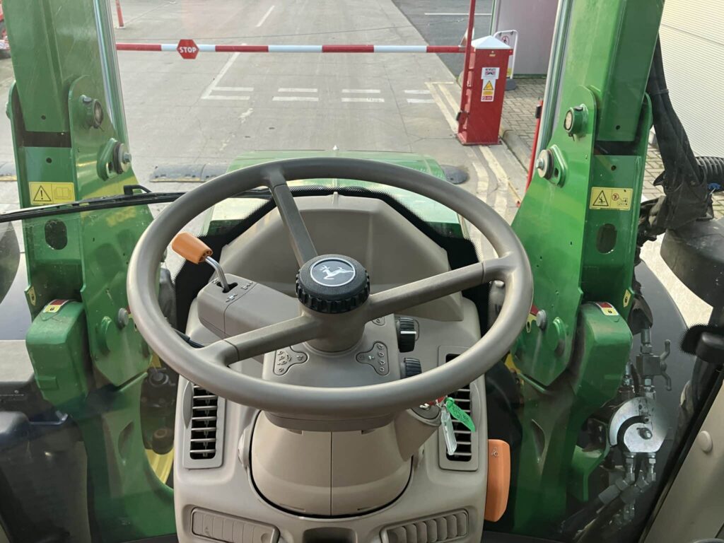 John Deere 6120M - Image 13