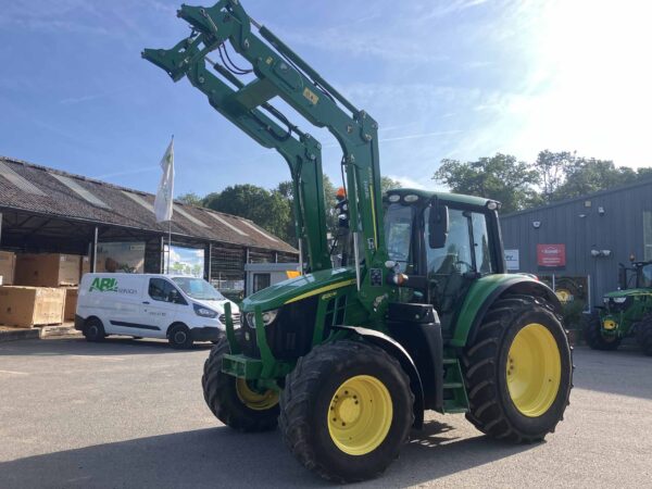 John Deere 6120M