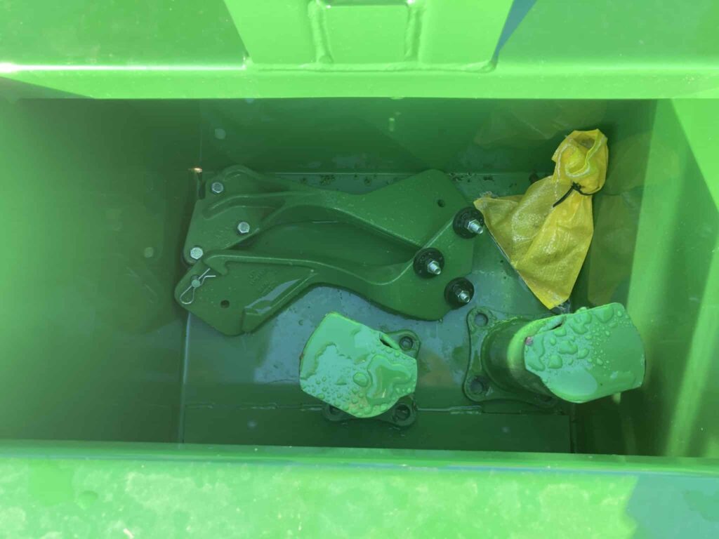 John Deere 320R Front Loader - Image 2