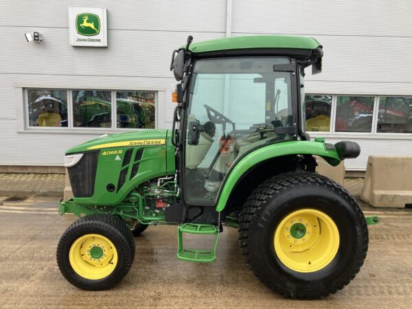 John Deere 4066R compact tractor - Image 2