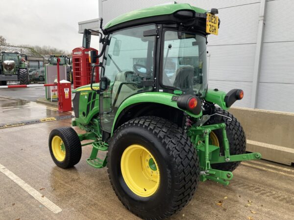 John Deere 4066R compact tractor - Image 3