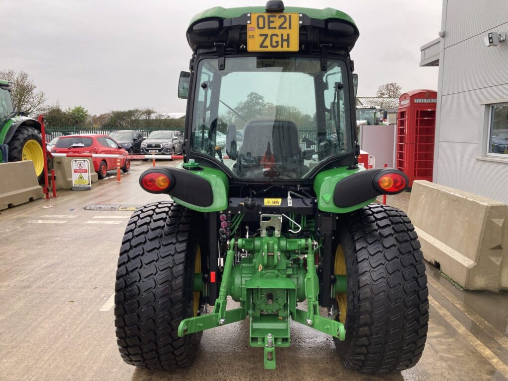 John Deere 4066R compact tractor - Image 4