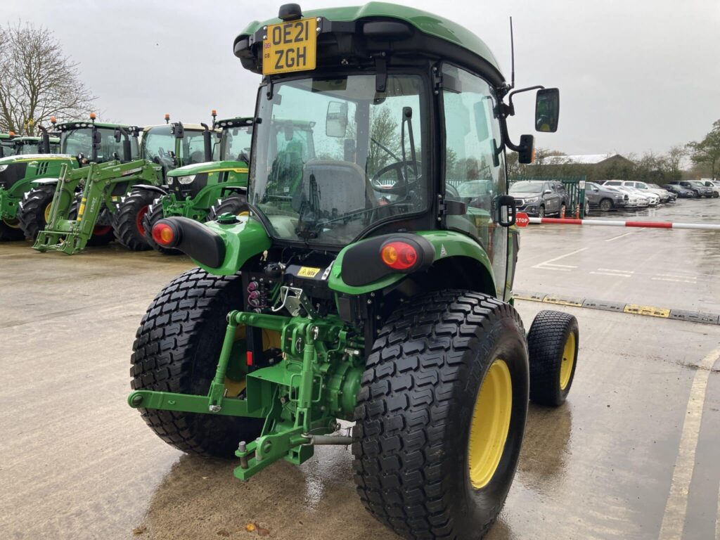 John Deere 4066R compact tractor - Image 5