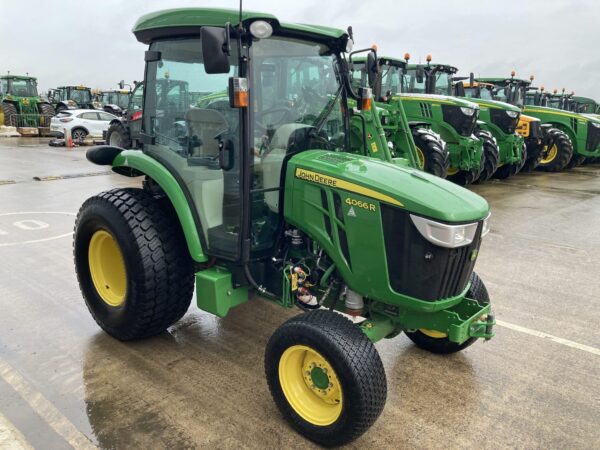 John Deere 4066R compact tractor - Image 7