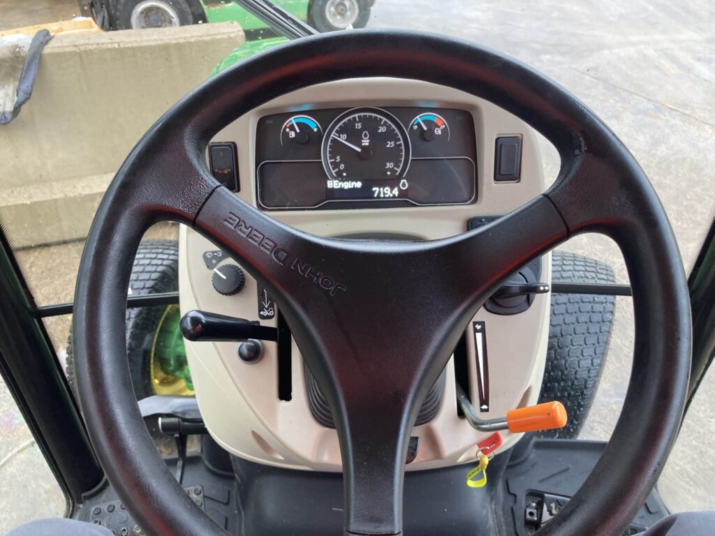 John Deere 4066R compact tractor - Image 13