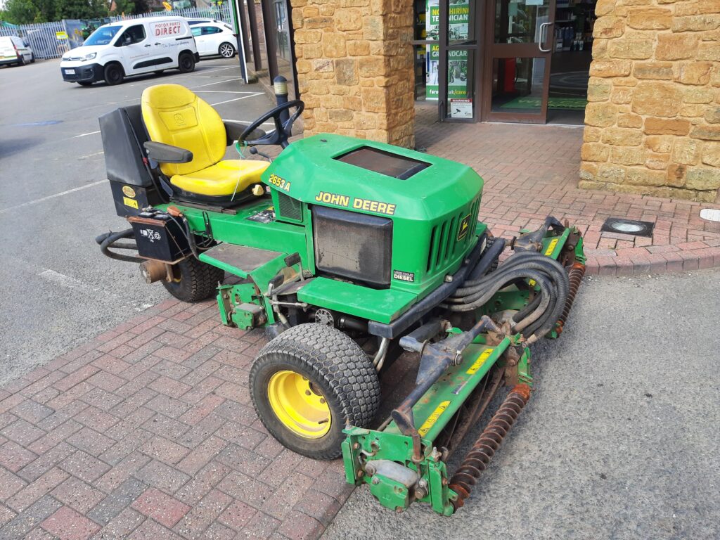 John Deere 2653A utility triple mower - Image 8
