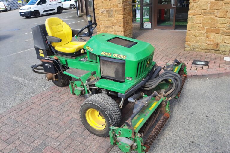 John Deere 2653A utility triple mower