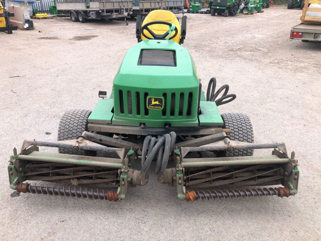 John Deere 2653A utility triple mower - Image 3