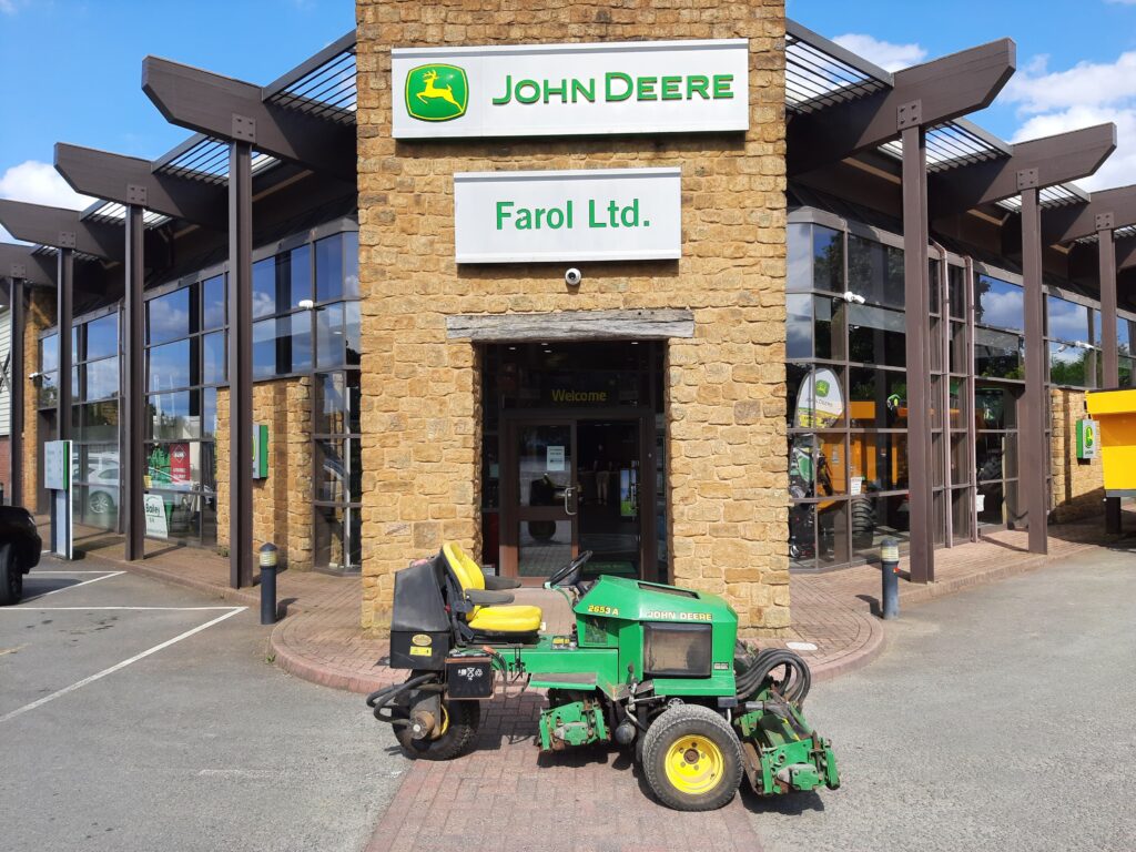 John Deere 2653A utility triple mower - Image 2