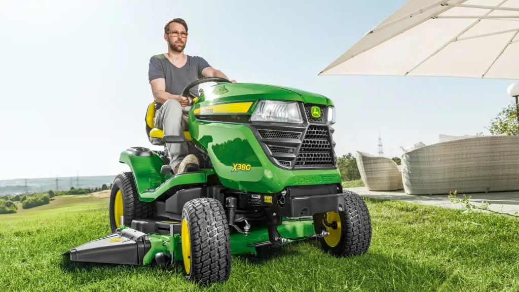 John Deere X380 Ride-on Lawnmower - Image 2