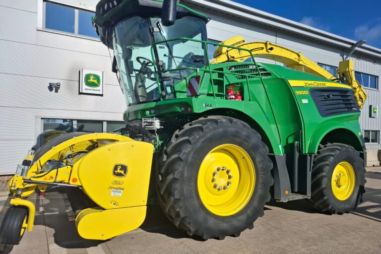 John Deere 9900