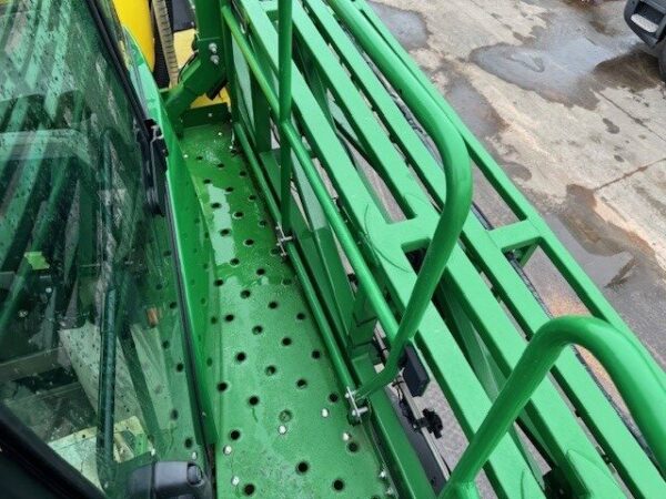 John Deere R4040i - Image 39