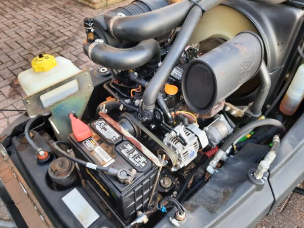 John Deere 7200 utility triple mower - Image 9