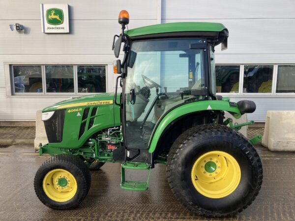 John Deere 4066R Compact Tractor - Image 2