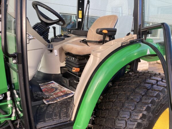 John Deere 4066R Compact Tractor - Image 9