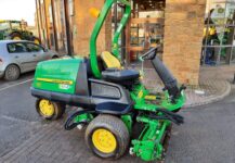 John Deere 7200 utility triple mower