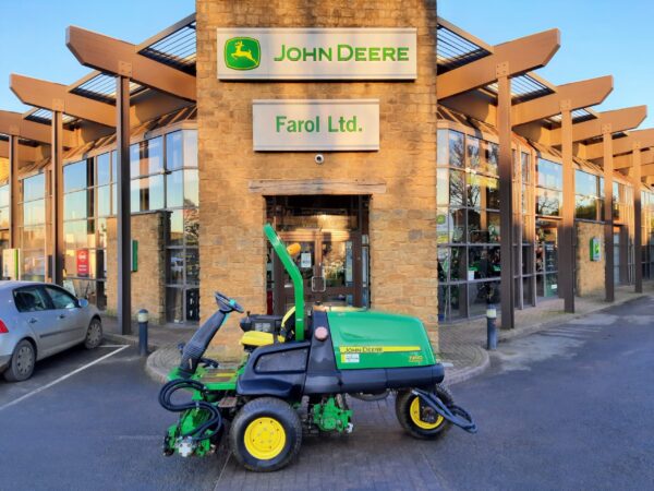 John Deere 7200 utility triple mower - Image 2