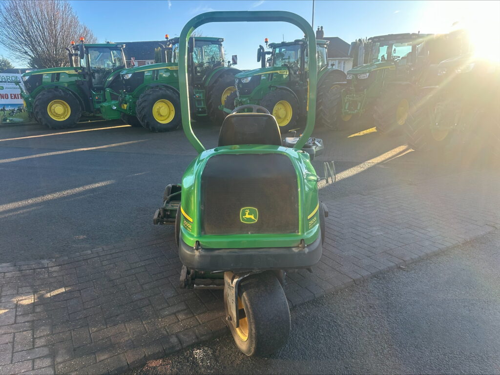 John Deere 2500E greens triple mower - Image 4
