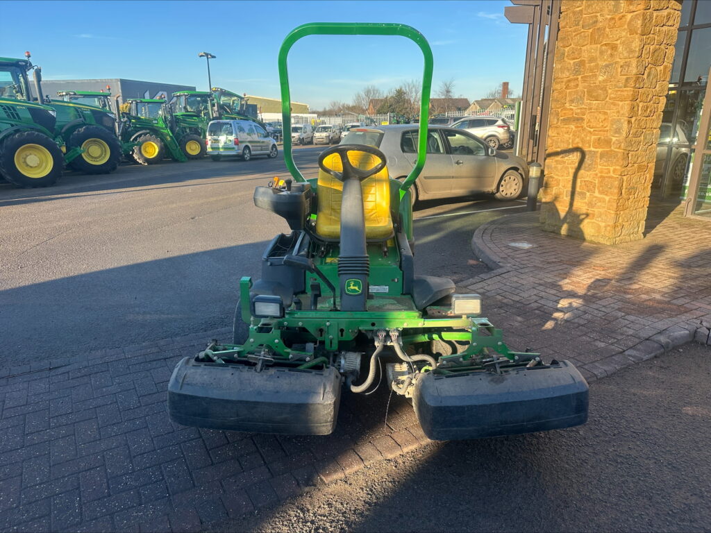 John Deere 2500E greens triple mower - Image 5