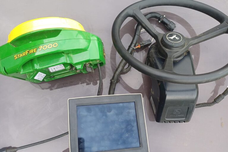 John Deere SF7000, 4240 screen + ATU300 wheel