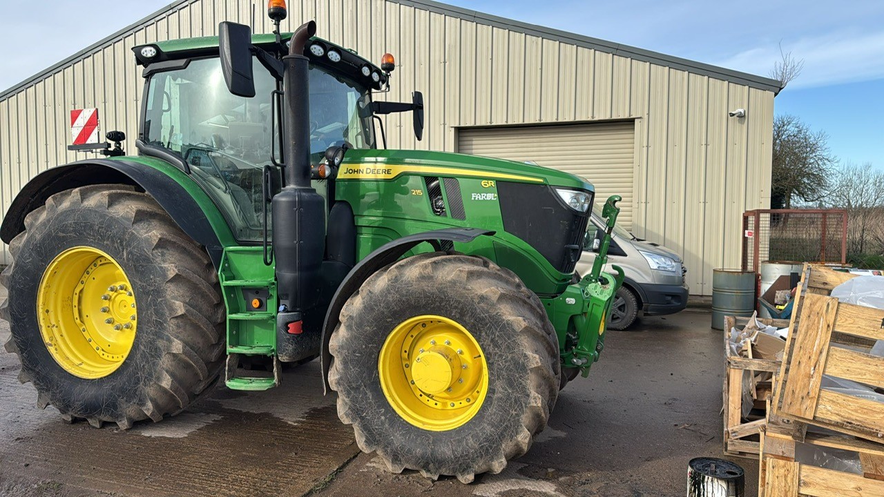 John Deere 6R 215