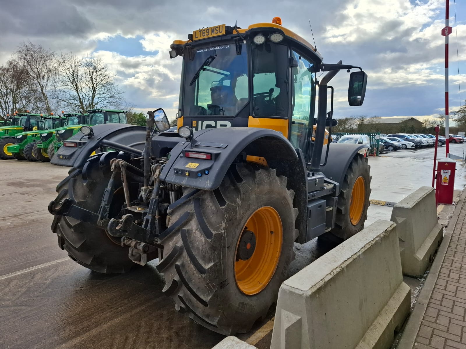 JCB 4220