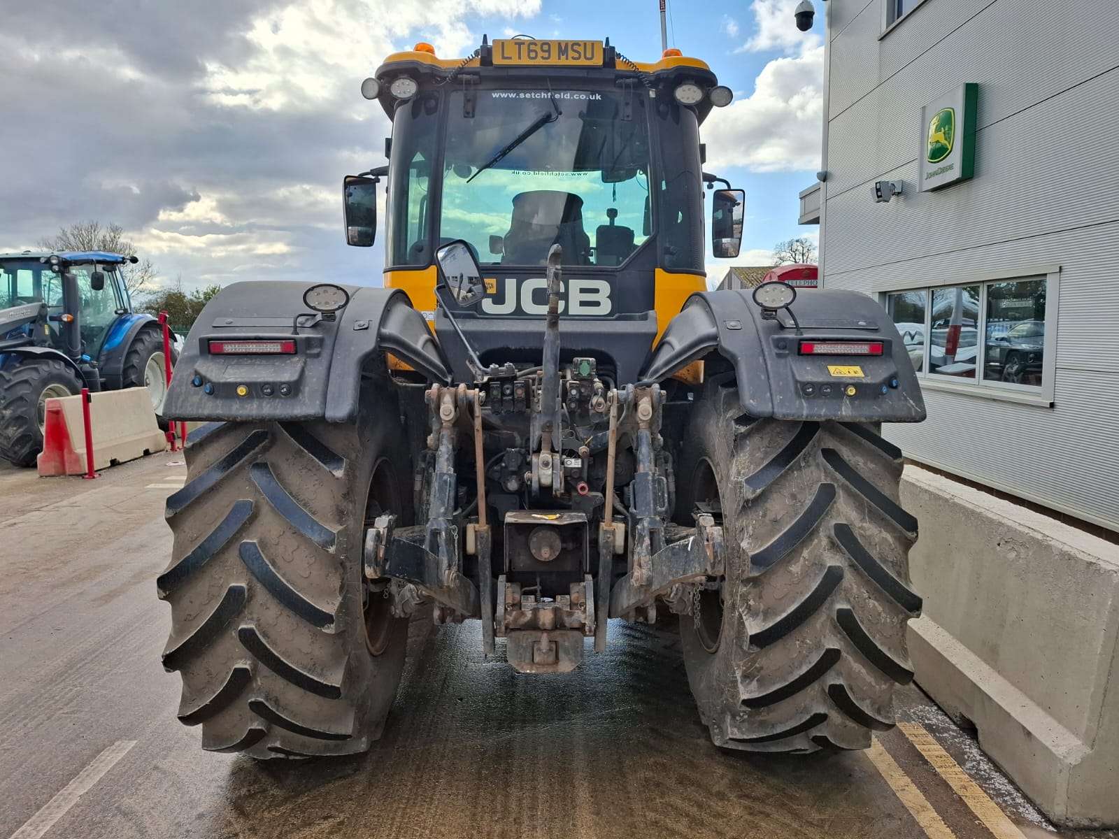 JCB 4220