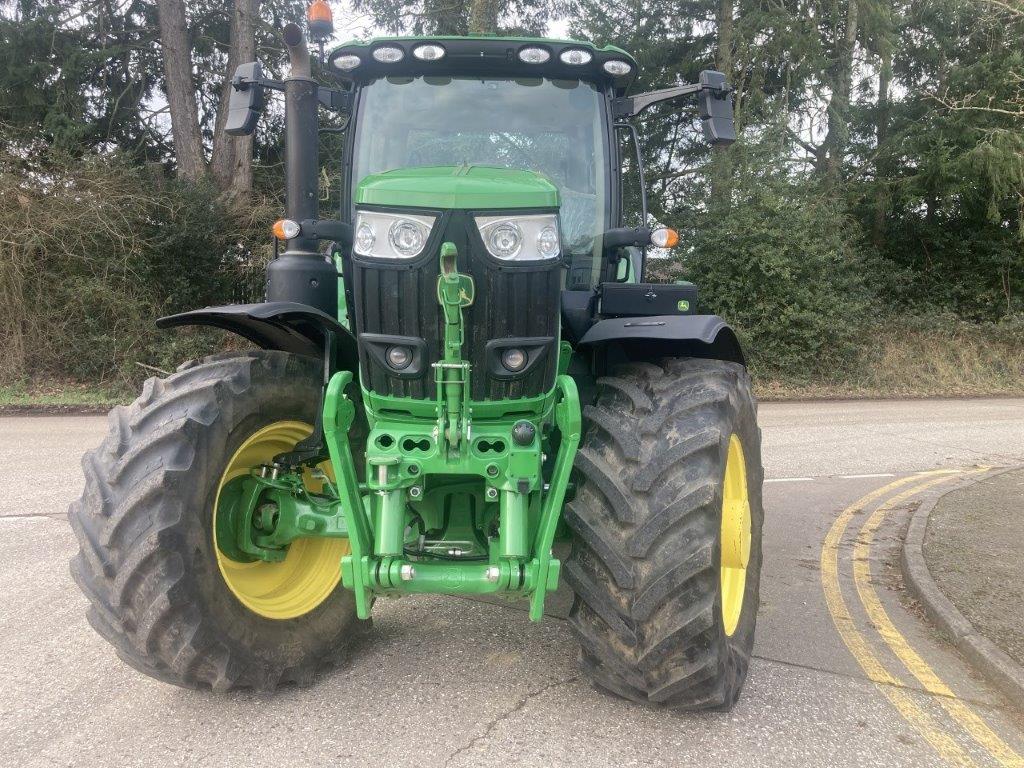 John Deere 6215R