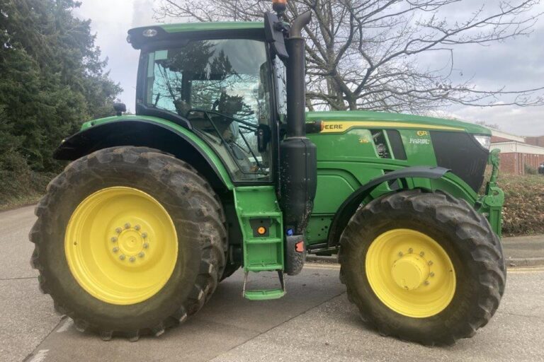 John Deere 6R 215