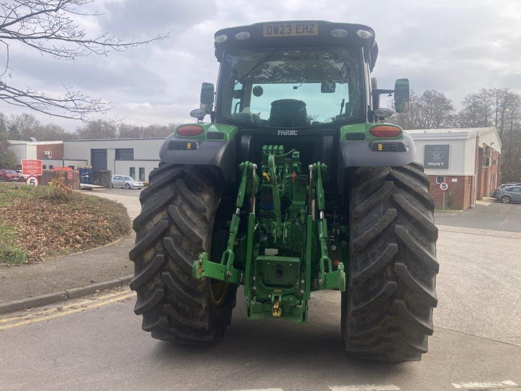 John Deere 6215R