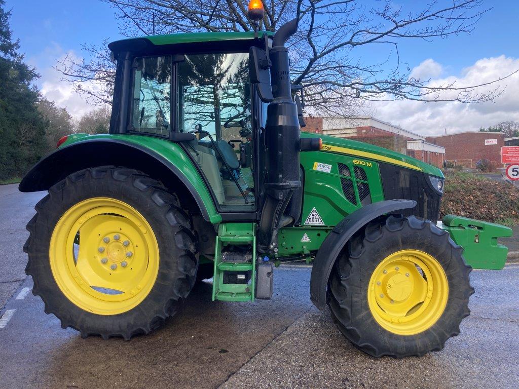 John Deere 6110M