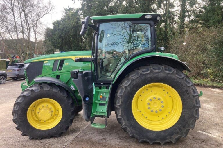 John Deere 6R 215