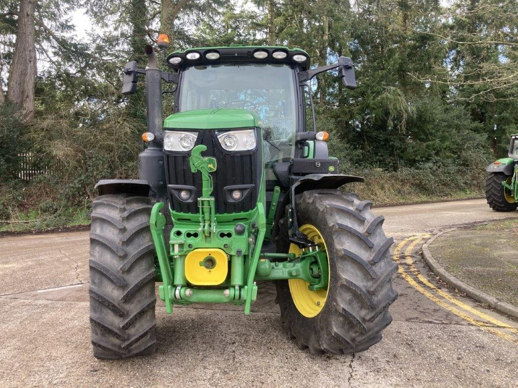 John Deere 6R 215