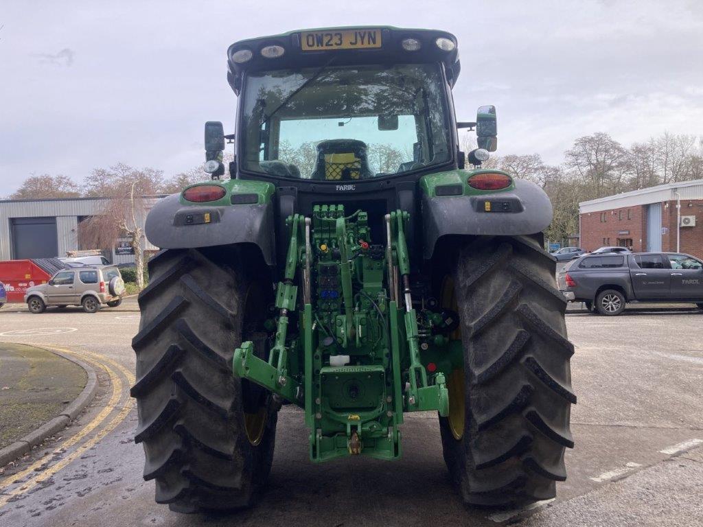 John Deere 6R 215