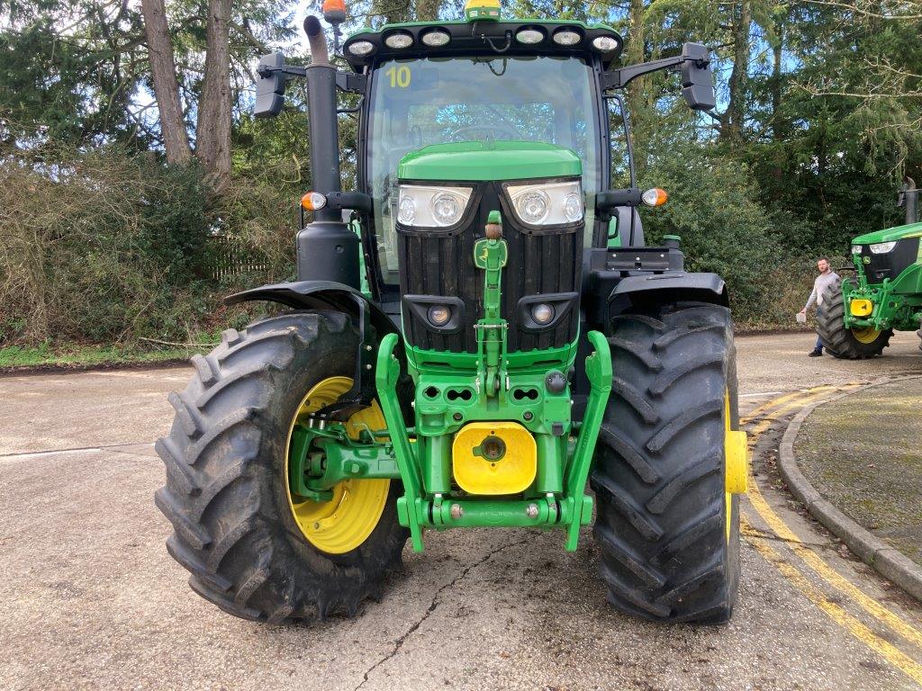 John Deere 6R 215