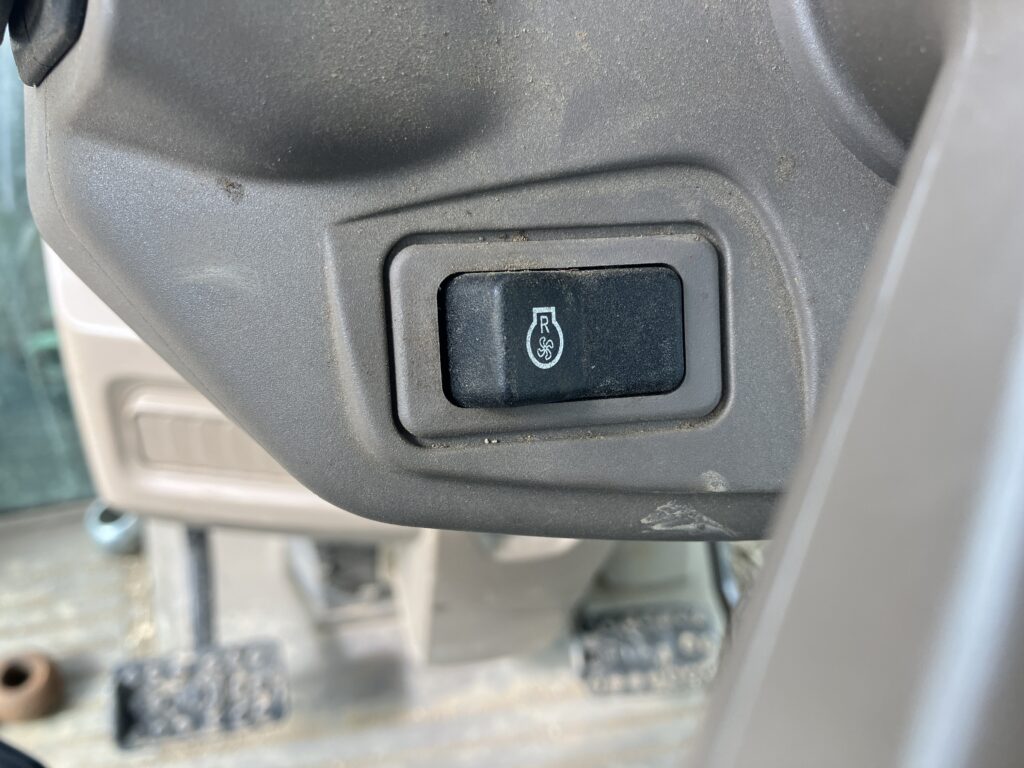 John Deere 6R 215 - Image 24