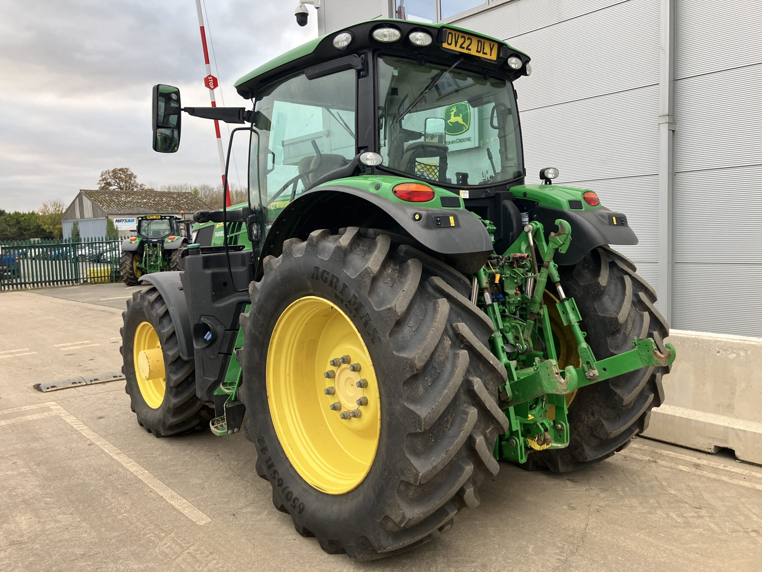 John Deere 6215R