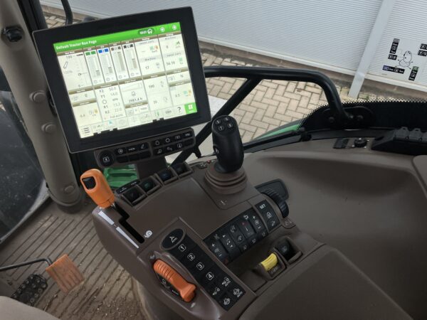 John Deere 6215R - Image 11
