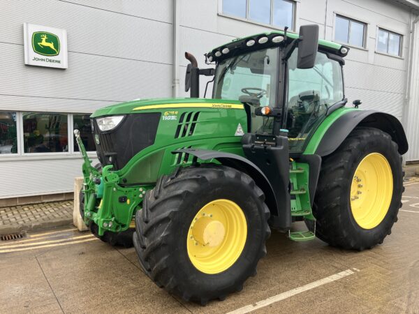 John Deere 6215R