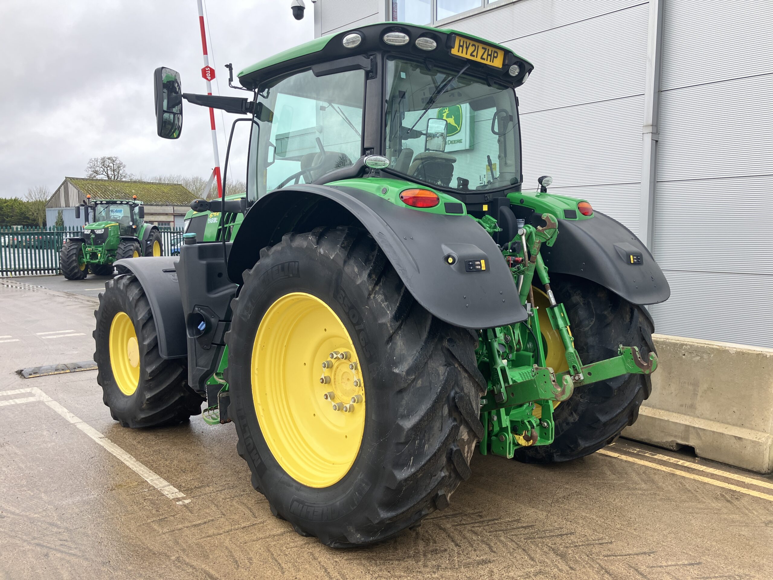 John Deere 6215R