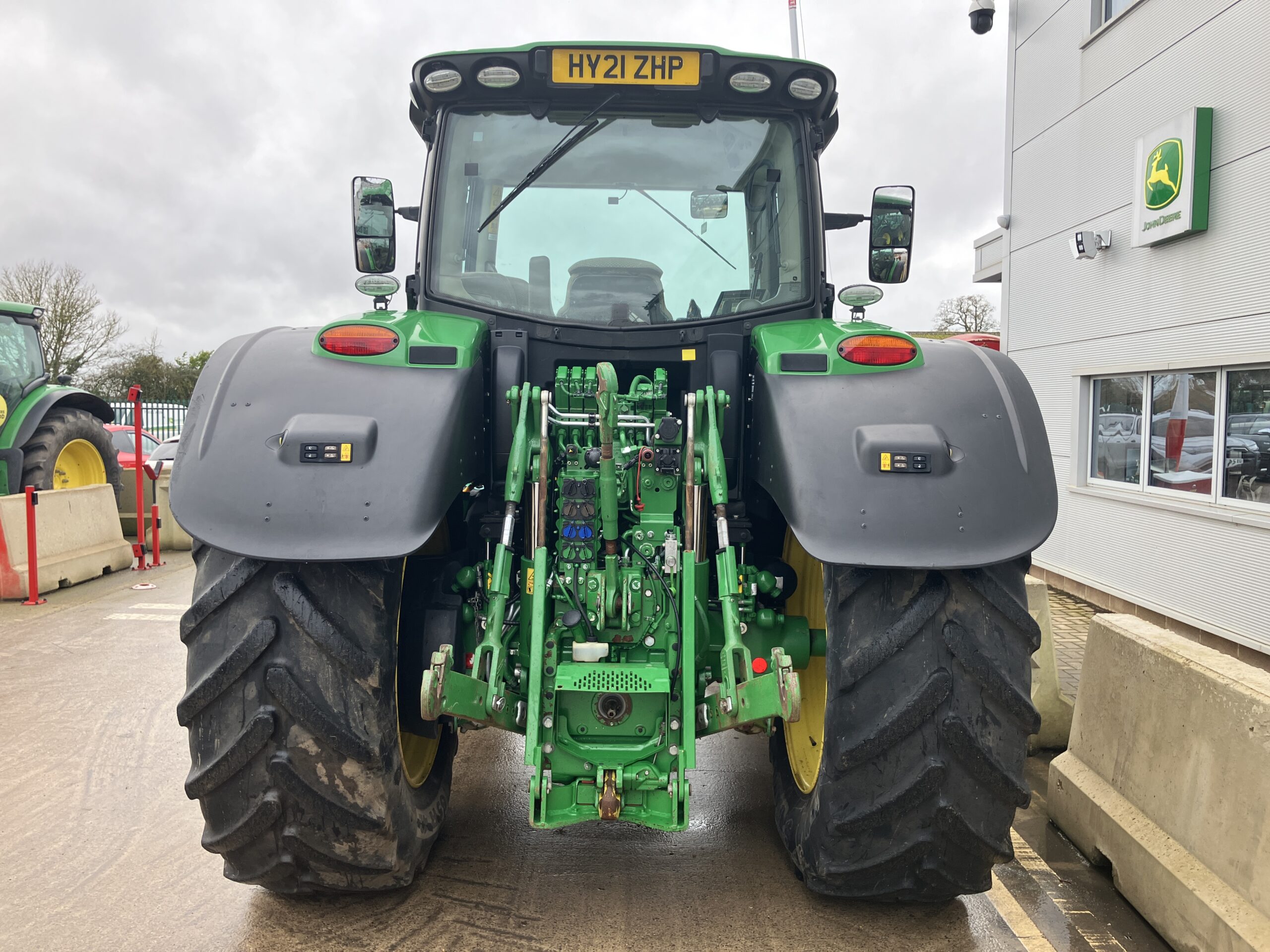 John Deere 6215R