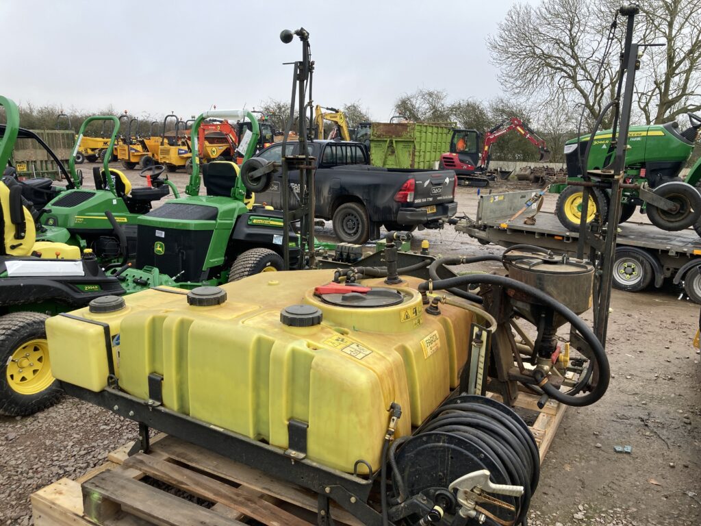 John Deere HD200 de-mount sprayer