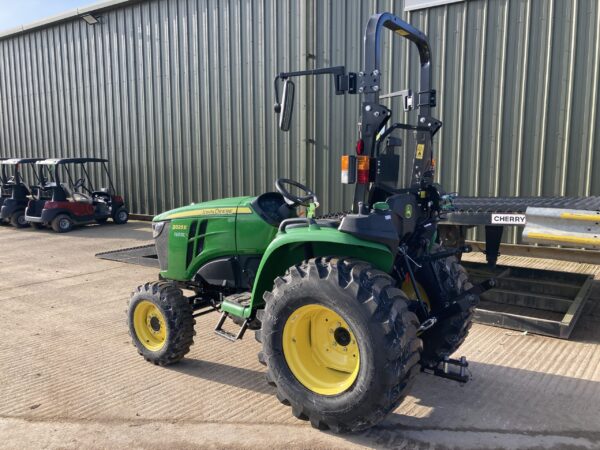 John Deere 3025E compact tractor - Image 3