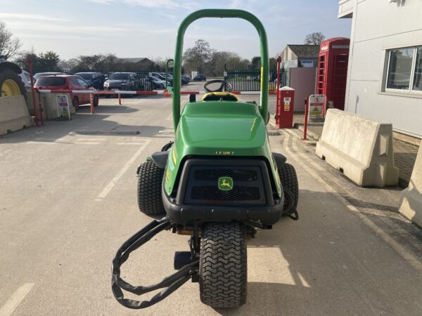 John Deere 7200A utility triple mower - Image 4