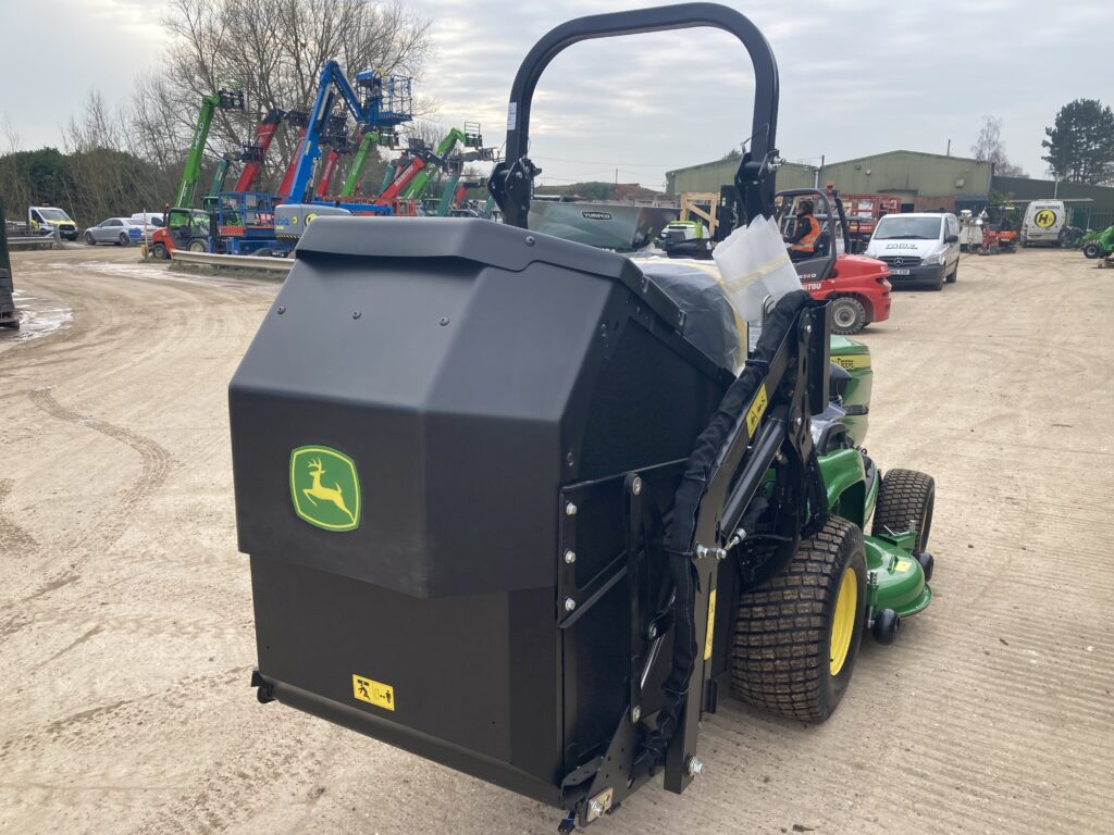 John Deere X950R ride on cut and collect mower - Image 5