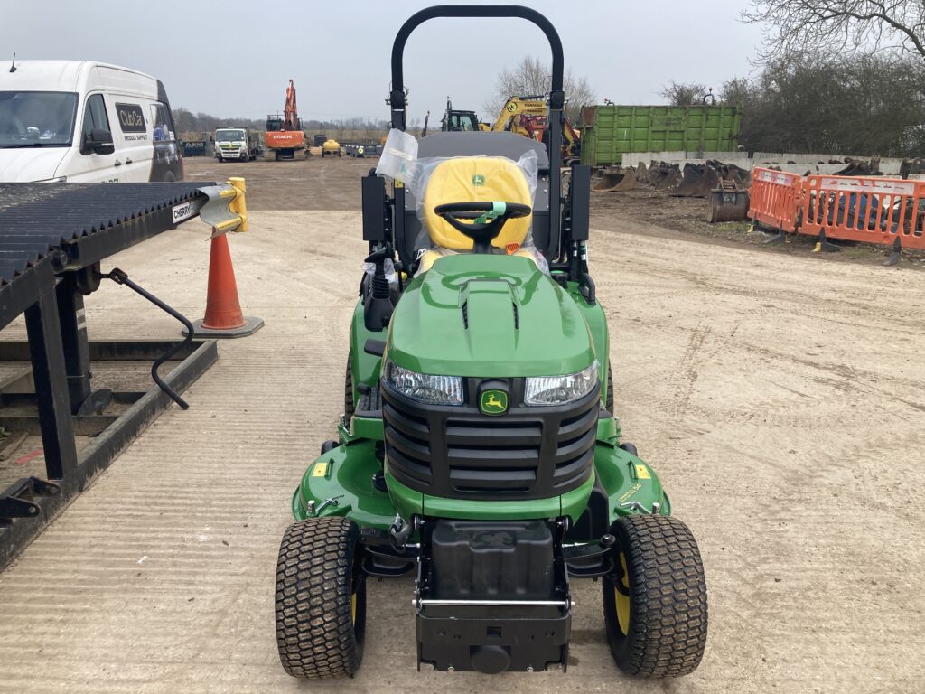 John Deere X950R ride on cut and collect mower - Image 7