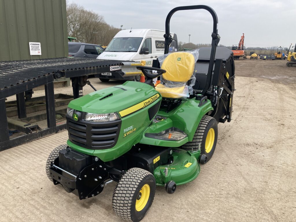 John Deere X950R ride on cut and collect mower